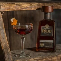 1800 Añejo Tequila -Jura Shop 1800 anejo lifestyle 03