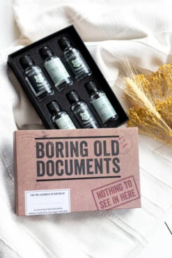 Boring Documents Gin Gift Set -Jura Shop boringolddocs gin lifestyle01