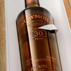 Bowmore 30 Year Old -Jura Shop bowmore 30yo lifestyle 01