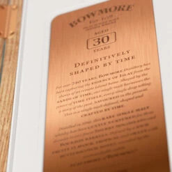 Bowmore 30 Year Old -Jura Shop bowmore 30yo lifestyle 02