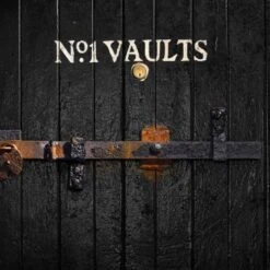 Bowmore 30 Year Old -Jura Shop bowmore 30yo lifestyle 04