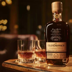 GlenDronach Kingsman Edition 1989 Vintage -Jura Shop glendronach kingsman 1989 lifestyle 02