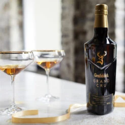 Glenfiddich Grand Cru 23 Year Old -Jura Shop glenfiddich grandcru 23yo lifestyle 02