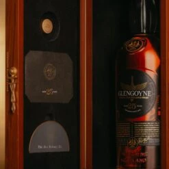 Glengoyne 25 Year Old 6 Glengoyne 25 Year Old -Jura Shop glengoyne 25yo lifestyle 01