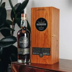 Glengoyne 25 Year Old 7 Glengoyne 25 Year Old -Jura Shop glengoyne 25yo lifestyle 02