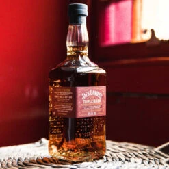 Jack Daniel's Triple Mash Blended Whiskey -Jura Shop jackdaniels triplemash lifestyle 02