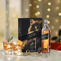 Johnnie Walker Black Label Glass Gift Set -Jura Shop johnniewalker blacklabel giftset lifestyle 01