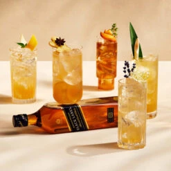 Johnnie Walker Black Label Gift Tin -Jura Shop johnniewalker blacklabel gifttin lifestyle 04