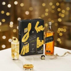 Johnnie Walker Black Label Gift Pack -Jura Shop johnniewalker blacklabel minigiftset lifestyle 01