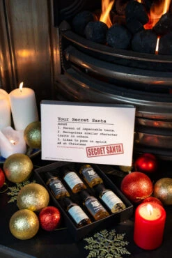 Secret Santa Christmas Whisky Gift Set -Jura Shop secretsanta whisky lifestyle01