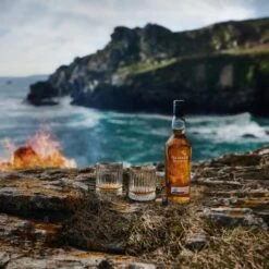 Talisker 43 Year Old Xpedition Oak -Jura Shop talisker 43yo xpeditionoak lifestyle 04