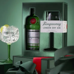 Tanqueray London Dry Gin Copa Glass Pack -Jura Shop tanqueray glassset lifestyle 01